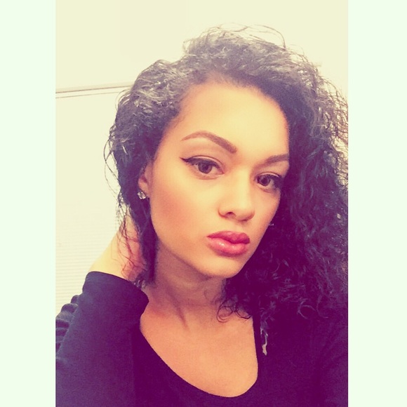 Meet your Posher, Erica - Picture 2 of 2